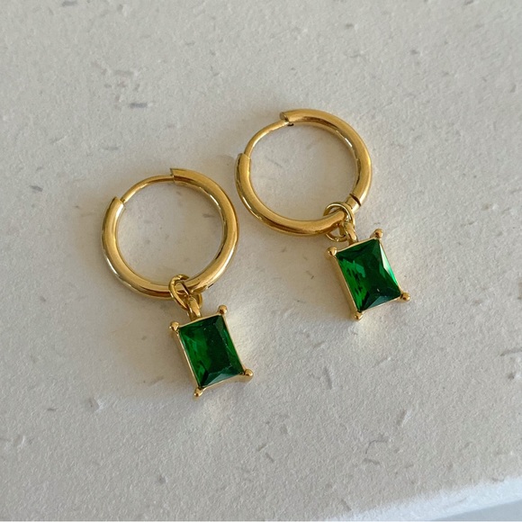 Dangle emerald earrings, dangle gemstone earrings,dangle cubic zirconia earrings - Picture 4 of 8